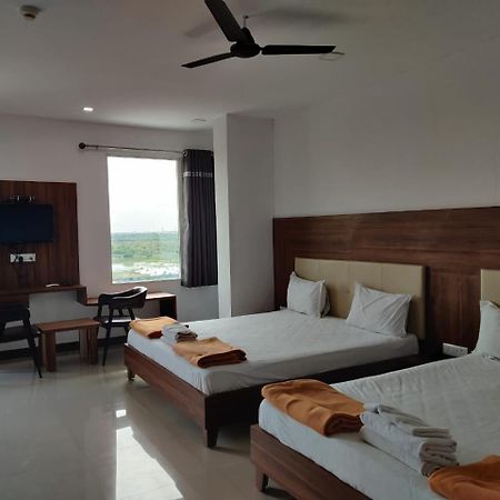 Vadpadraka Hotel And Resort Vadodara Exteriör bild