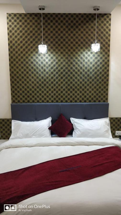 Vadpadraka Hotel And Resort Vadodara Exteriör bild