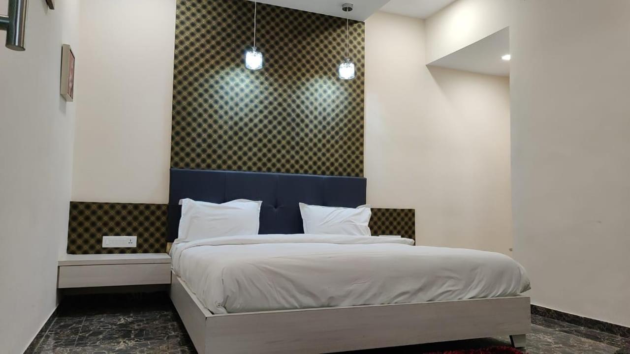 Vadpadraka Hotel And Resort Vadodara Exteriör bild