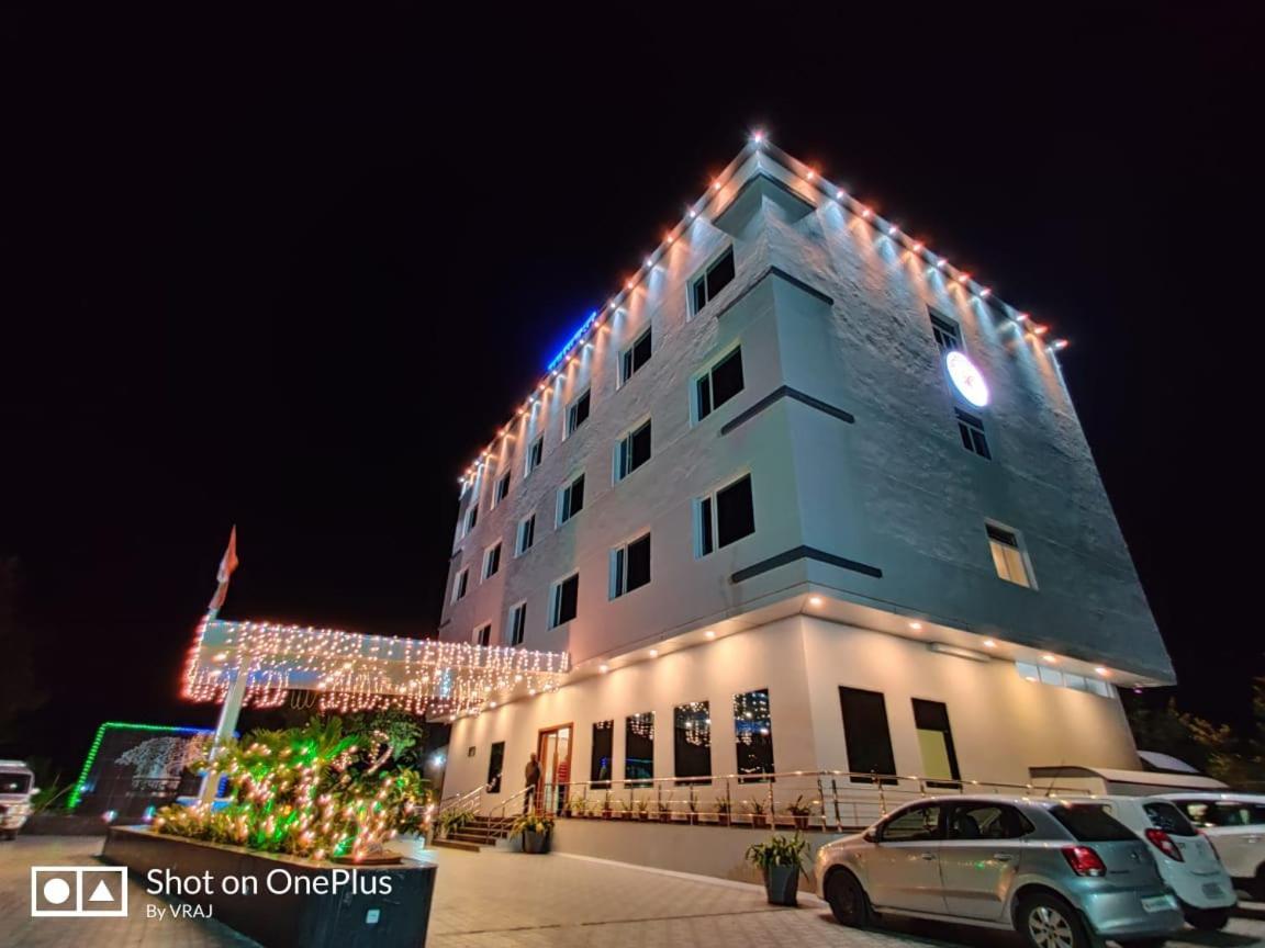 Vadpadraka Hotel And Resort Vadodara Exteriör bild