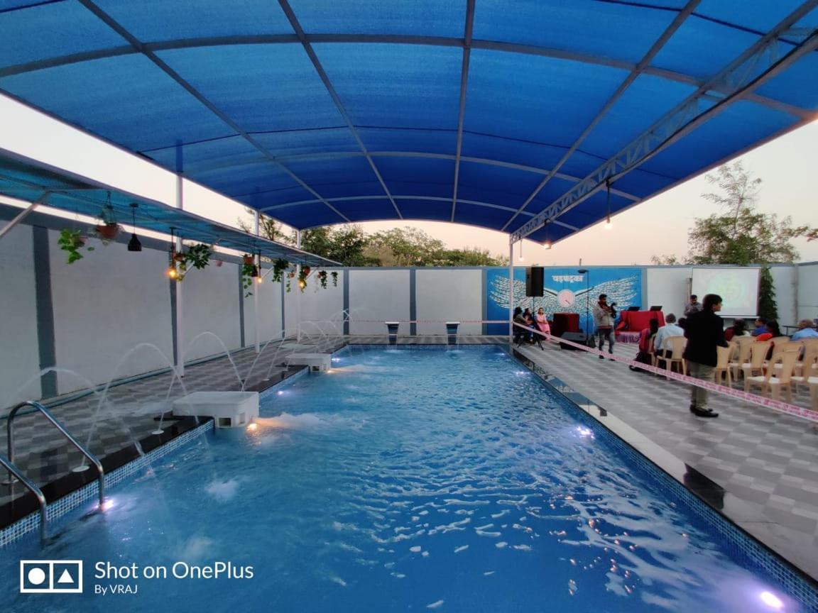 Vadpadraka Hotel And Resort Vadodara Exteriör bild