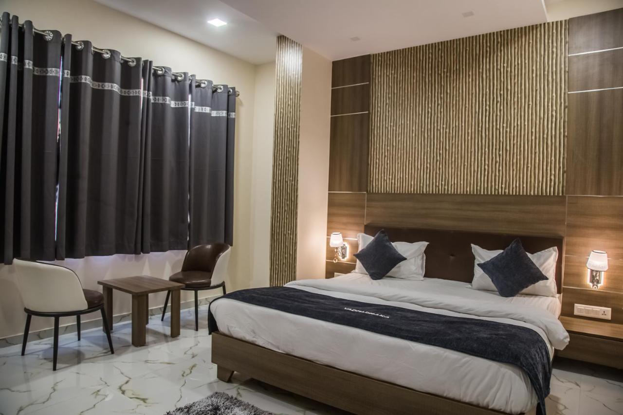 Vadpadraka Hotel And Resort Vadodara Exteriör bild