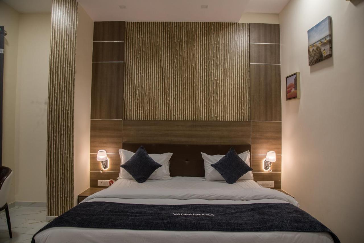 Vadpadraka Hotel And Resort Vadodara Exteriör bild