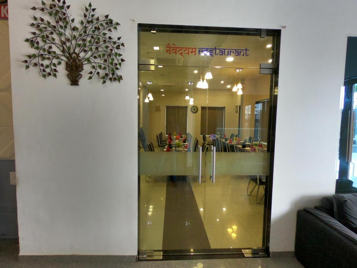 Vadpadraka Hotel And Resort Vadodara Exteriör bild