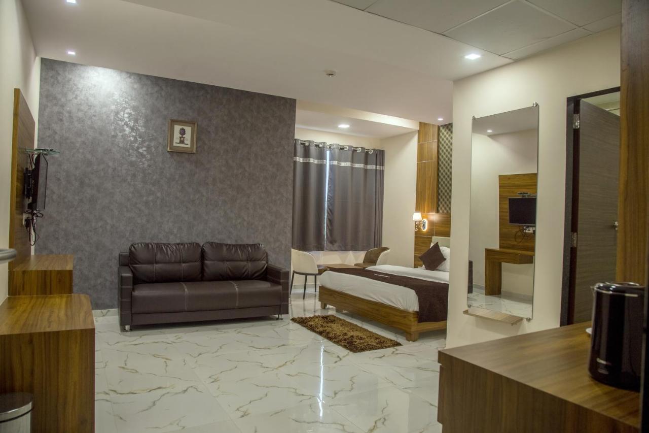 Vadpadraka Hotel And Resort Vadodara Exteriör bild