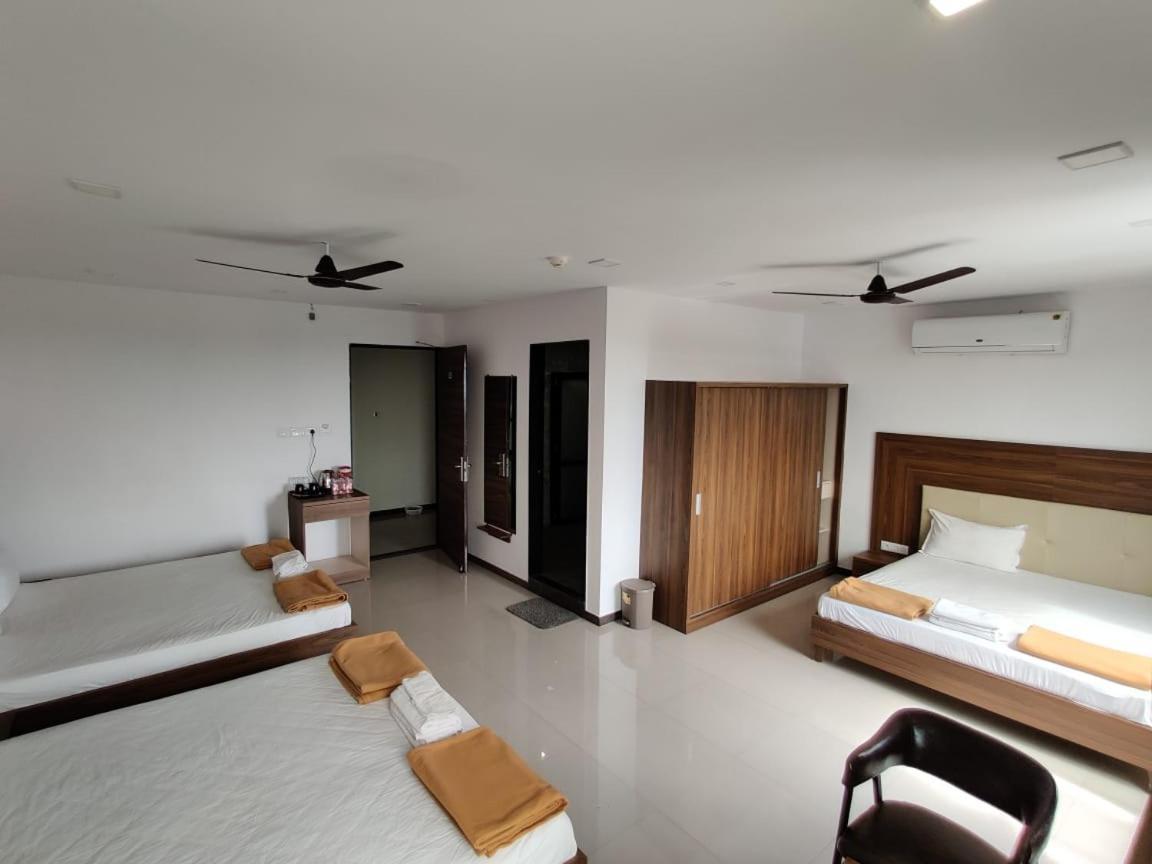 Vadpadraka Hotel And Resort Vadodara Exteriör bild