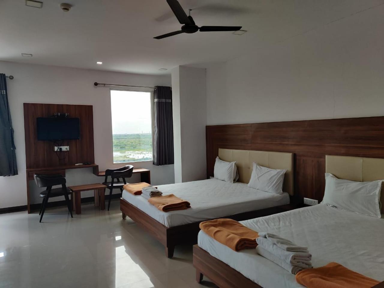 Vadpadraka Hotel And Resort Vadodara Exteriör bild