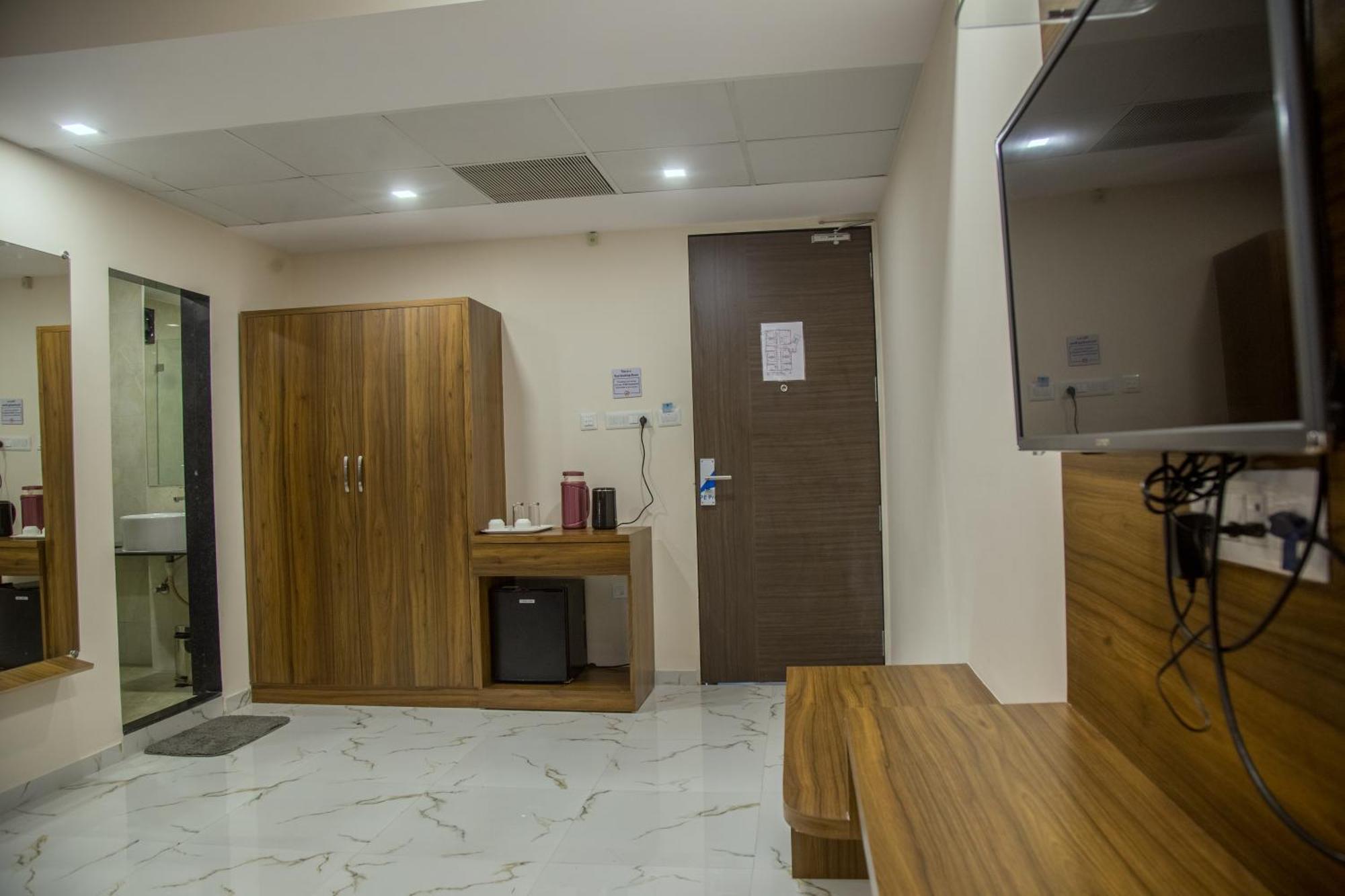 Vadpadraka Hotel And Resort Vadodara Exteriör bild